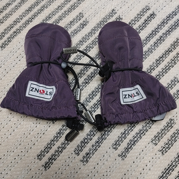 Stonz Other - Stonz adjustable baby mittens size 0-12M